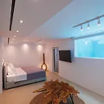 Penthouse With Private Pool, Sauna & Seaview
