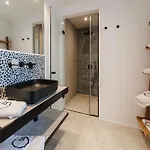 Penthouse With Private Pool, Sauna & Seaview