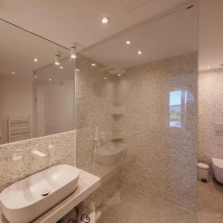 Penthouse With Private Pool, Sauna & Seaview *