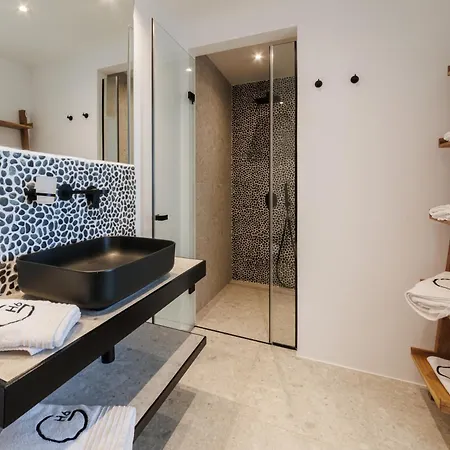 Penthouse With Private Pool, Sauna & Seaview