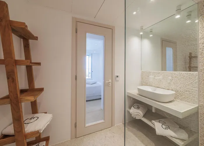 Penthouse With Private Pool, Sauna & Seaview Villa *