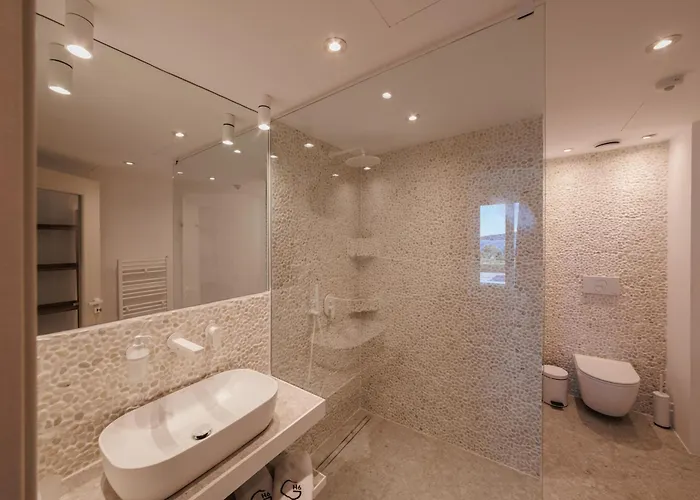 Penthouse With Private Pool, Sauna & Seaview *